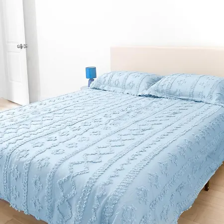 Blue Ocean Escape In Brooklyn Apartment